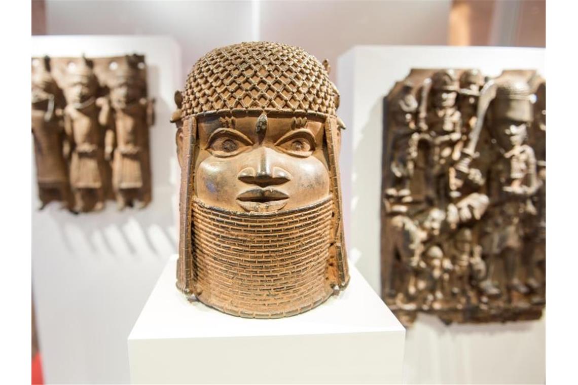 Benin-Bronzen im Hamburger Museum für Kunst und Gewerbe. Foto: Daniel Bockwoldt/dpa