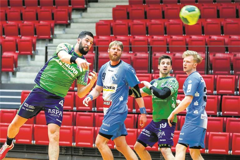 Benjamin Röhrle (links) wird nach langer Verletzungspause wahrscheinlich morgen sein Comeback feiern. Foto: A. Becher
