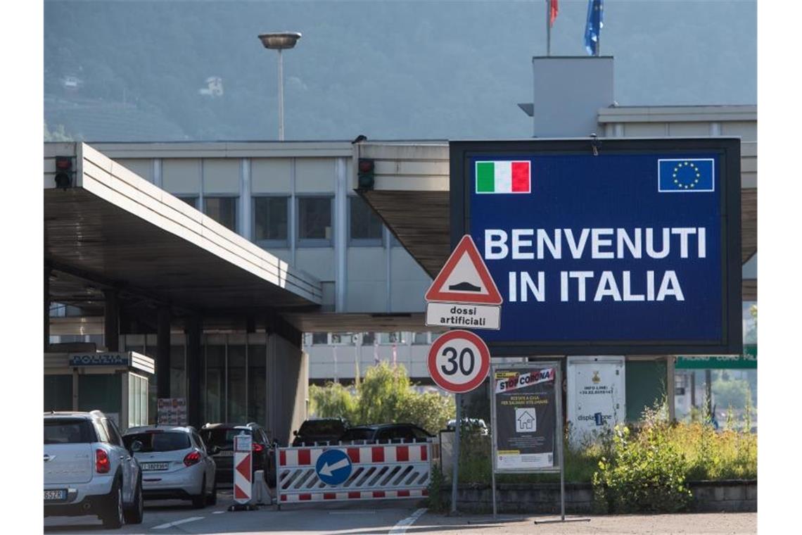 Italien will EU-Urlaubern Einreise ohne Quarantäne erlauben „Benvenuti in Italia“: Schon ab Mitte Mai sollen Reisende aus Europa, die voll geimpft sind, leichter nach Italien einreisen können. Foto: Alessandro Crinari/KEYSTONE/Ti-Press/dpa