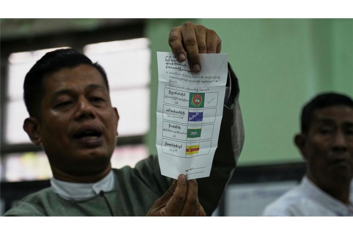 Beobachtern zufolge sollen viele Wähler von der Junta eingeschüchtert worden sein.