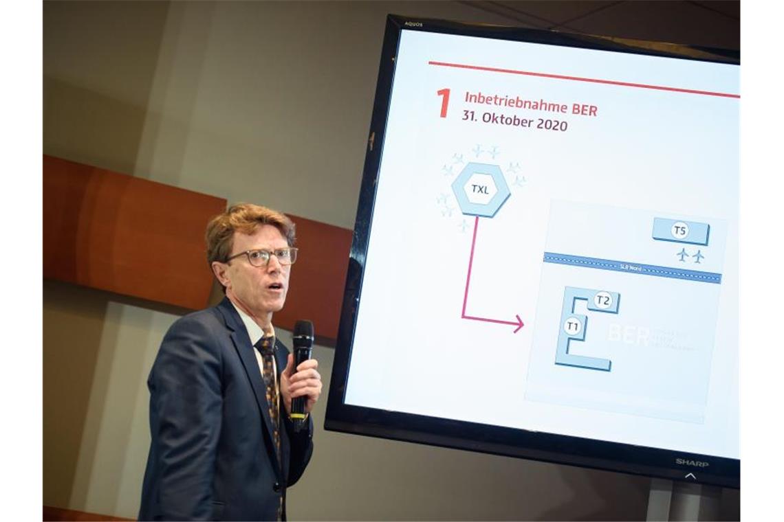 BER-Betreiber wagen neuen Anlauf beim Eröffnungsdatum BER-Flughafen-Chef Engelbert Lütke Daldrup präsentiert das neue Eröffnungsdatum. Foto: Gregor Fischer/dpa