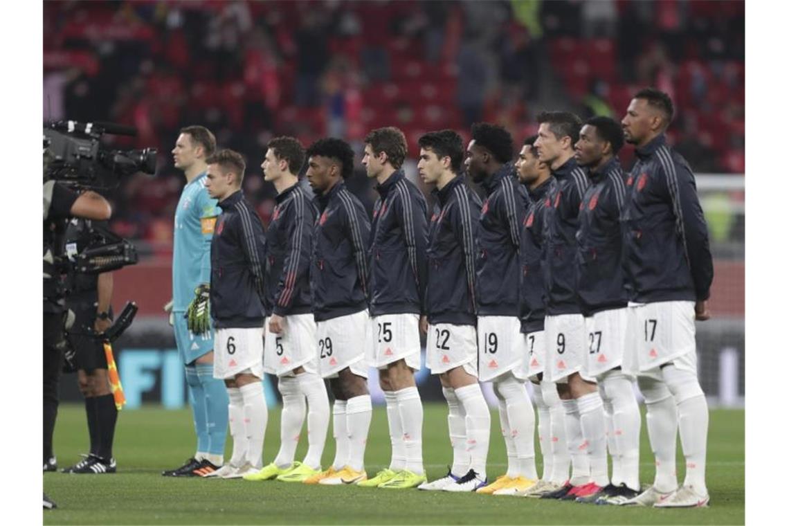 Bayern startet mit Boateng, Davies und Roca in die Club-WM Bereit fürs Club-WM-Halbfinale: Bayerns Startelf gegen Al Ahly Kairo vor dem Anpfiff. Foto: Hussein Sayed/AP/dpa