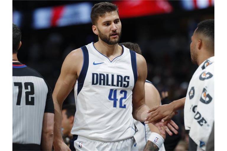 Bereitet sich mit den Dallas Mavericks auf die Fortsetzung der NBA-Saison vor: Maxi Kleber. Foto: David Zalubowski/AP/dpa
