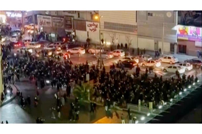 Bereits am Donnerstag war es in der Hauptstadt des Irans zu massiven Protesten gegen die Staatsführung gekommen.