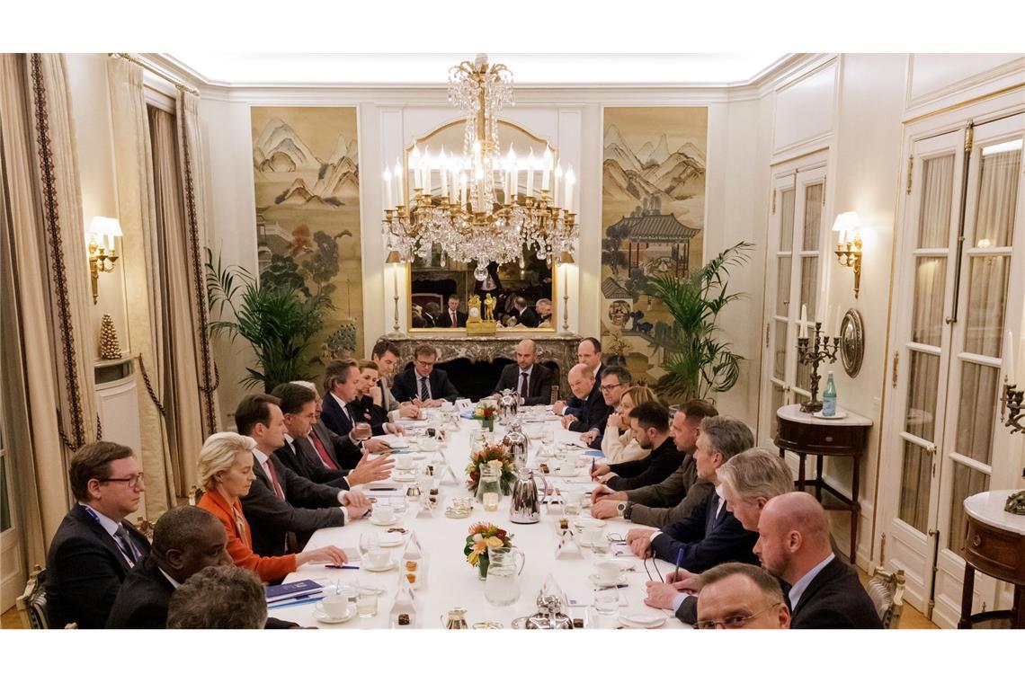 Sorgen um die Ukraine: Europäer bereiten sich auf Trump vor Bereits am späten Mittwochabend gab es Gespräche in der Residenz von Nato-Generalsekretär Mark Rutte.