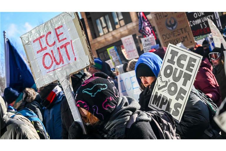 Bereits Anfang Januar hatte ein Beamter der Einwanderungsbehörde ICE in Minneapolis eine 37-Jährige in ihrem Auto erschossen. Der Fall hatte großes Entsetzen und Proteste ausgelöst. (Archivbild)