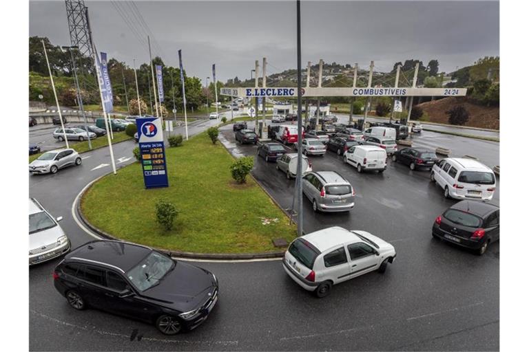 Bereits im April hatten die Fahrer von Gefahrgut-Lastwagen gestreikt und für lange Schlangen an Tankstellen in Portugal gesorgt. Foto: Luis Vieira/AP