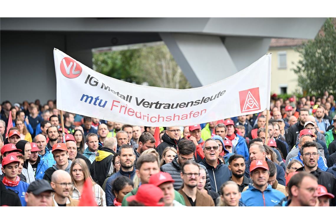 ZF-Proteste: Betriebsrat erwartet mehr als 4.000 Menschen Bereits im vergangenen Jahr waren viele Beschäftigte gegen einen geplanten Stellenabbau auf die Straße gegangen. (Archivbild)