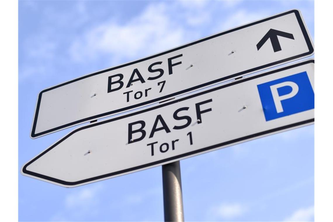 BASF schreibt wegen Corona Milliarden ab Bereits seit einigen Monaten bereitet das Coronavirus dem Chemiekonzern BASF Sorgen. Foto: Uwe Anspach/dpa