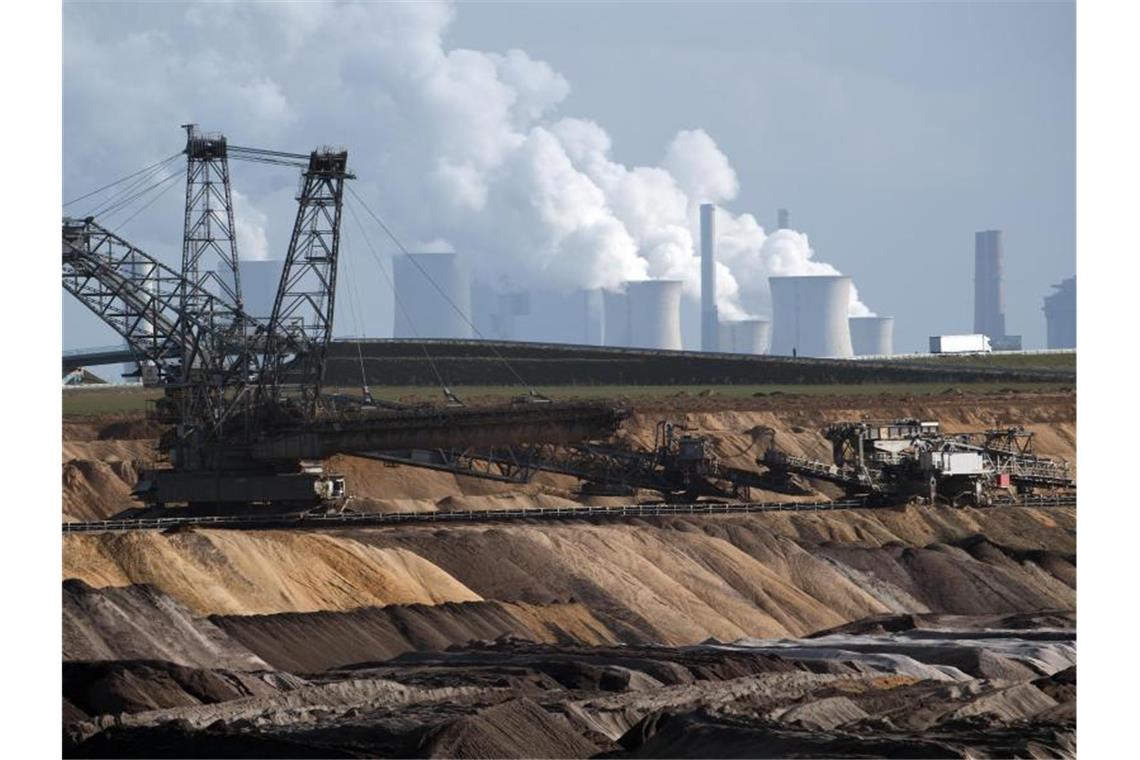 Schneller raus aus der Kohle? NRW zu Ausstieg 2030 bereit Bergbaumaschinen im Tagebau Garzweiler im Rheinland (NRW). Foto: Federico Gambarini/dpa