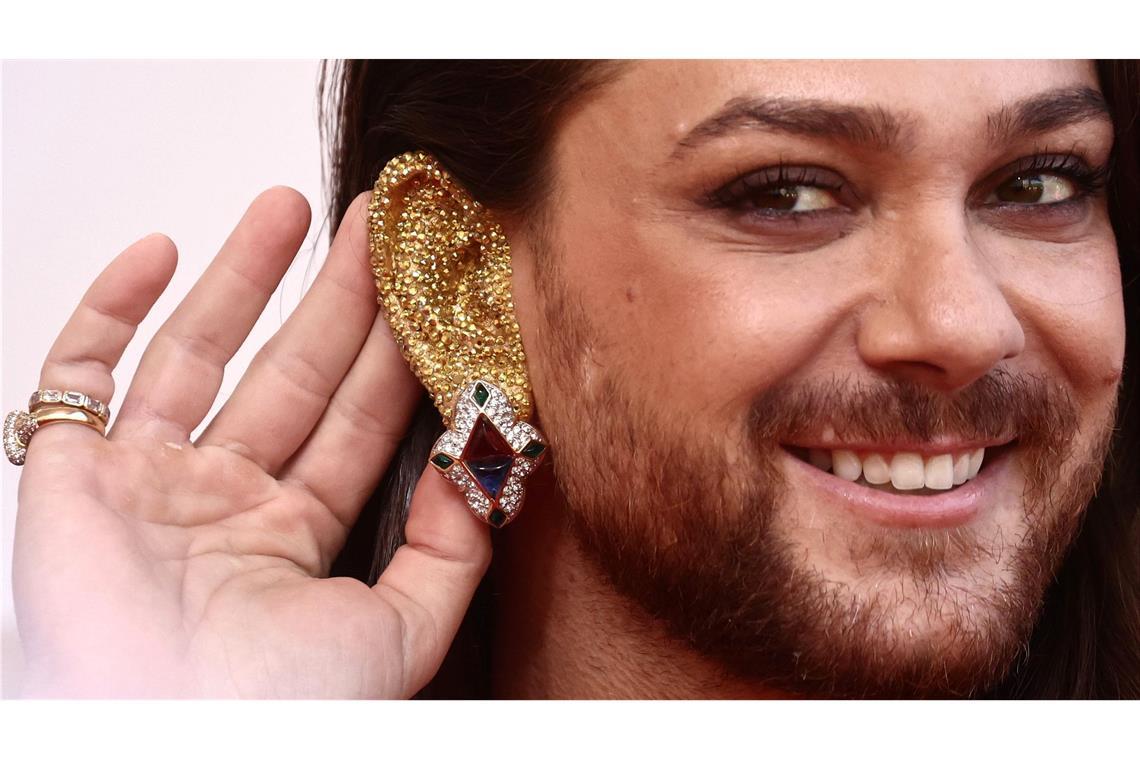 Berlin am Palais am Funkturm: Riccardo Simonetti erscheint zum Deutschen Filmpreis mit auffälligem Ohrschmuck