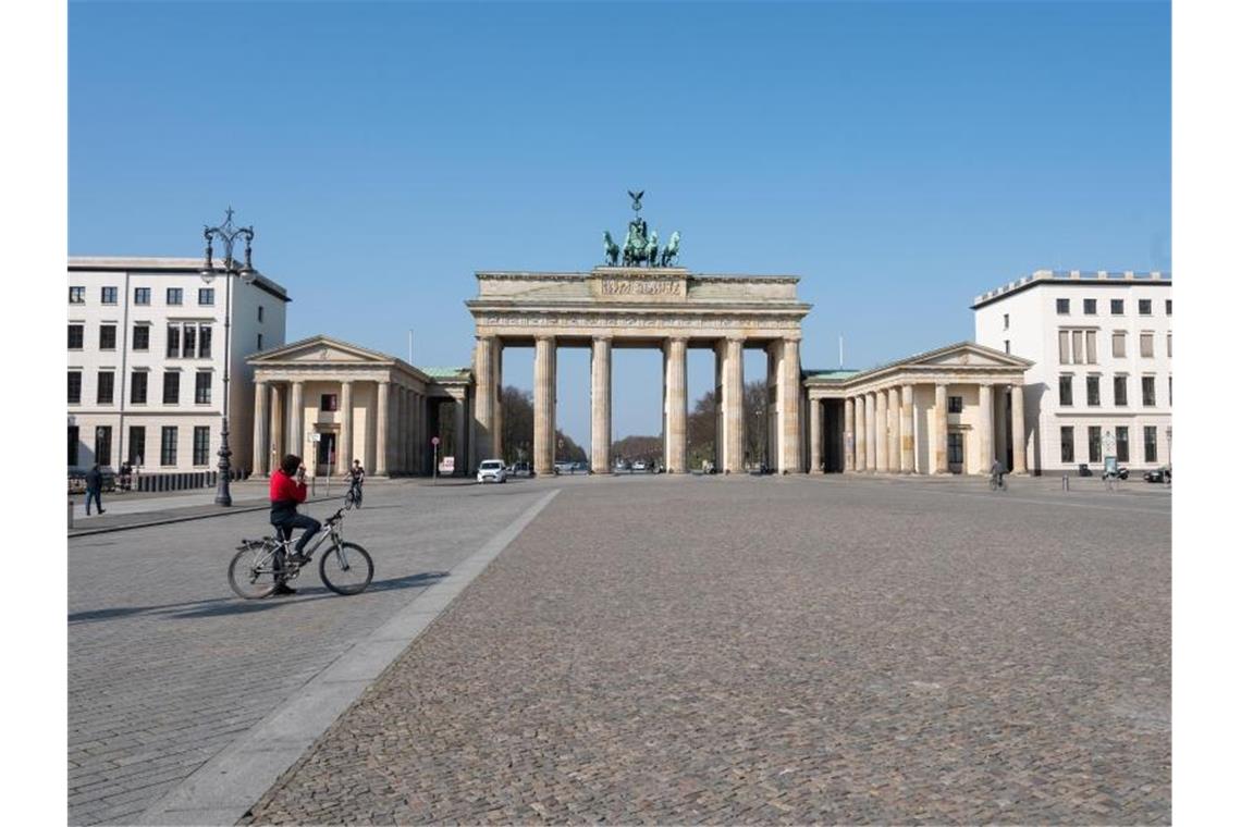 Berlin sagt alle großen Veranstaltungen zum 75. Jahrestag von Befreiung und Kriegsende ab. Foto: Christophe Gateau/dpa