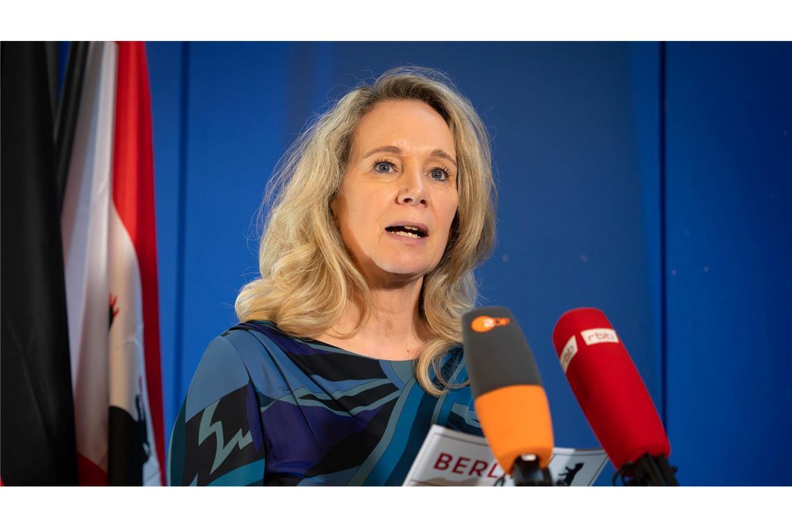 Berlins Kultursenatorin Sarah Wedl-Wilson (parteilos) zieht die Konsequenzen aus Kritik an ihrem Verhalten bei der Vergabe von Fördermitteln.