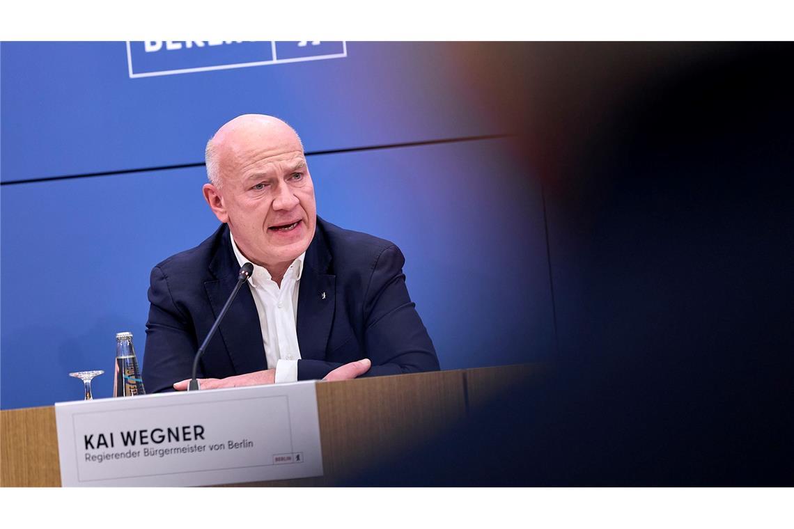 Berlins Regierender Bürgermeister Kai Wegner (CDU) war am ersten Tag des Stromausfalls nicht vor Ort im Bezirk Steglitz-Zehlendorf. (Archivbild)