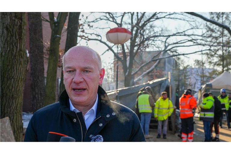 Berlins Regierender Bürgermeister Kai Wegner (CDU) zeigte sich nach dem Ende des Stromausfalls erleichtert, steht wegen seines Agierens in der Krise aber stark in der Kritik.