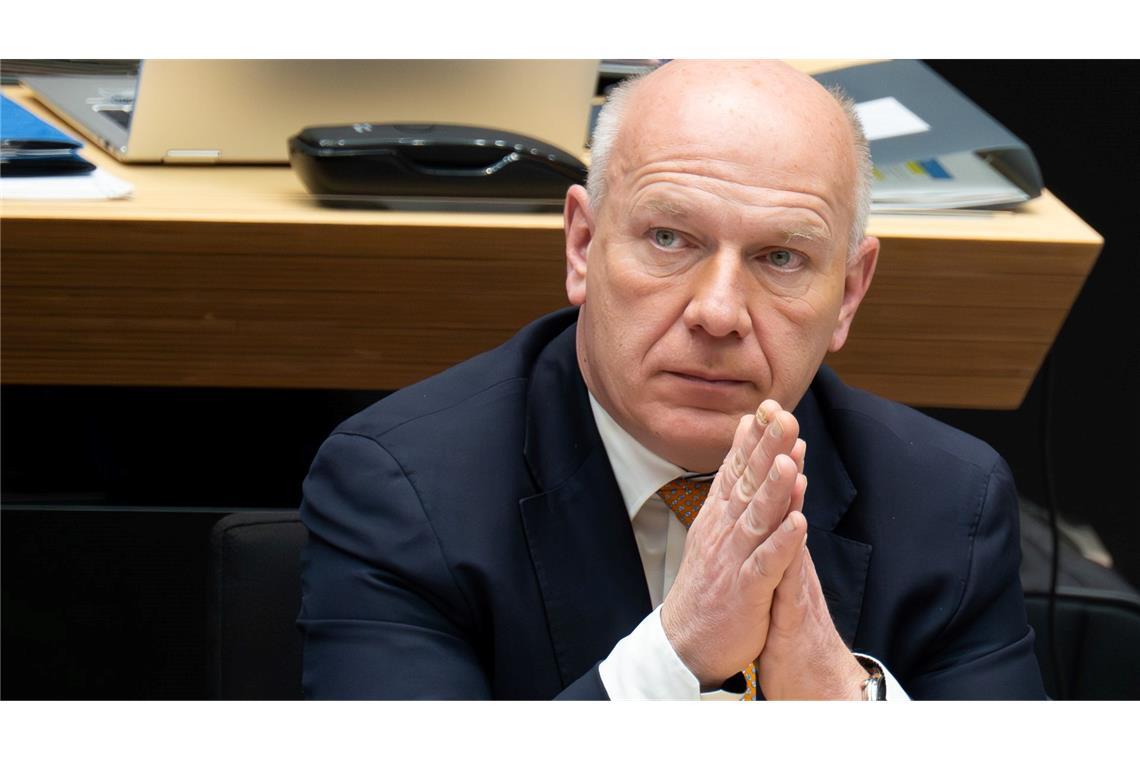 Berlins Regierungschef Kai Wegner sorgt mit einem Streusalz-Vorstoß für Gesprächsstoff (Archivbild).