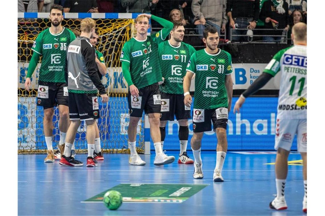 Corona-Fälle bei Füchsen Berlin: Spiel in Mannheim abgesagt Berlins Spieler stehen auf dem Spielfeld. Foto: Andreas Gora/dpa/Archivbild