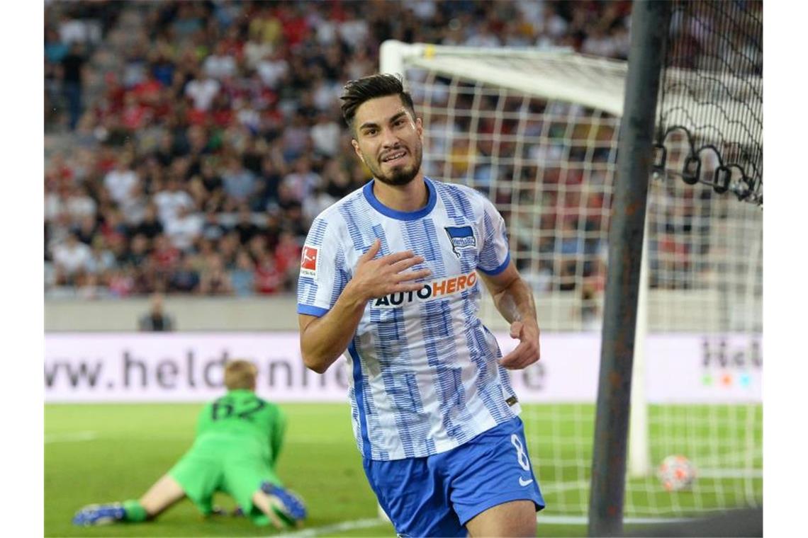 Berlins Suat Serdar jubelt nach seinem Treffer zur 2:0-Führung gegen den FC Liverpool. Foto: Sebastian Räppold/Matthias Koch/dpa