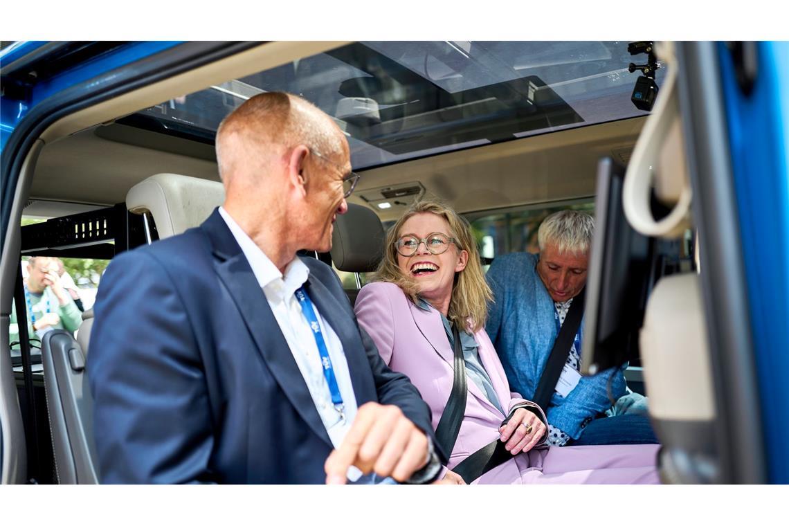 Berlins Verkehrssenatorin Ute Bonde setzt auf autonomes Fahren und hofft auch einen raschen Einsatz fahrerloser Shuttle im Stadtverkehr.