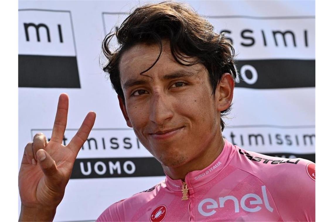 Bernal machte beim Giro nach seinem Erfolg bei der Tour de France 2019 seinen zweiten Sieg bei einer großen Landesrundfahrt klar. Foto: Marco Alpozzi/LaPresse via ZUMA Press/dpa