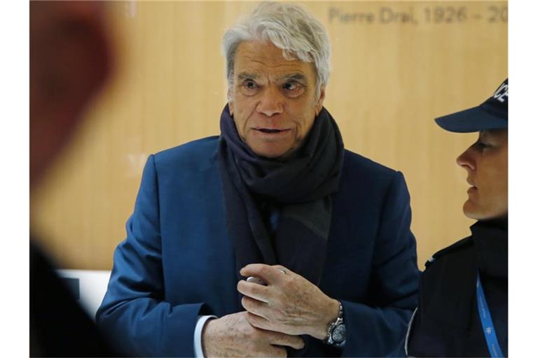 Bernard Tapie ist in Frankreich eine schillernde Figur - immer wieder geriet er auch in Konflikt mit der Justiz. (Archivbild). Foto: Michel Euler/AP/dpa