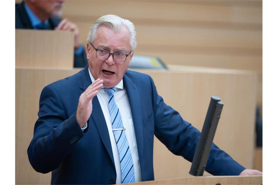 Bernd Gögel, AfD-Fraktionschef in Baden-Württemberg, spricht im Landtag. Foto: Gregor Bauernfeind/dpa