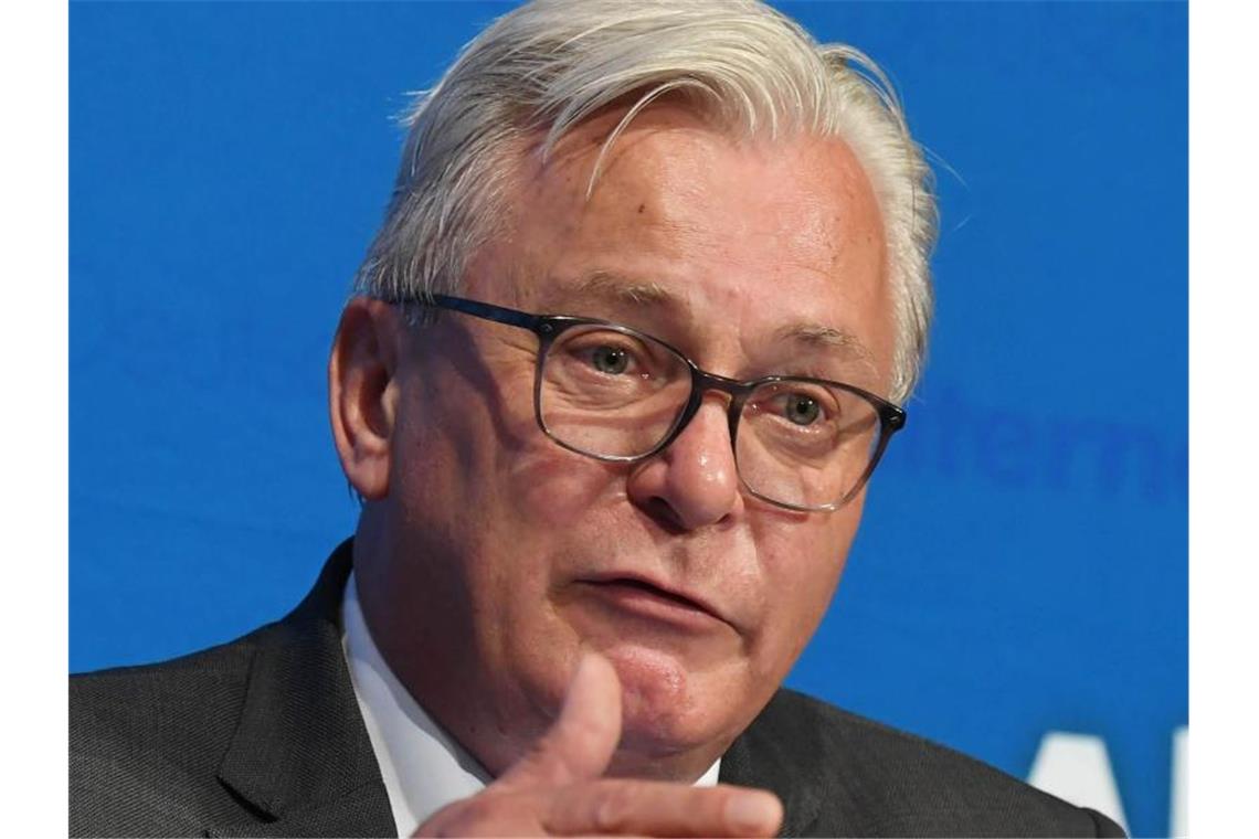 Schlammschlacht in Pforzheim: AfD-Machtkampf brodelt weiter Bernd Gögel, Vorsitzender der AfD Baden-Württemberg, spricht beim 14. Landesparteitag der AfD Baden-Württemberg. Foto: Uli Deck