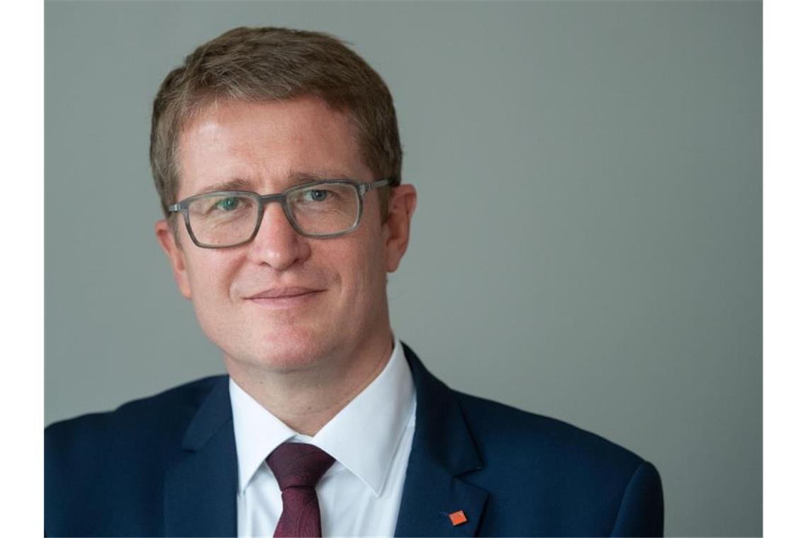 Niedrige Zinsen treiben das Geschäft der Bausparkassen Bernd Hertweck, Vorstandsvorsitzender der Wüstenrot Bausparkasse AG. Foto: Marijan Murat/dpa