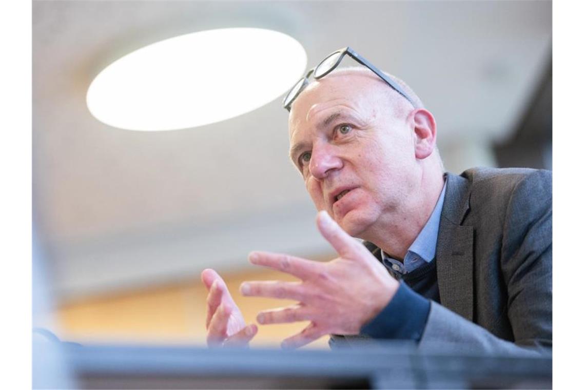 DFB-Bundestag wählt neuen Präsidenten Bernd Neuendorf kandidiert für den Posten des DFB-Präsidenten. Foto: Marius Becker/dpa