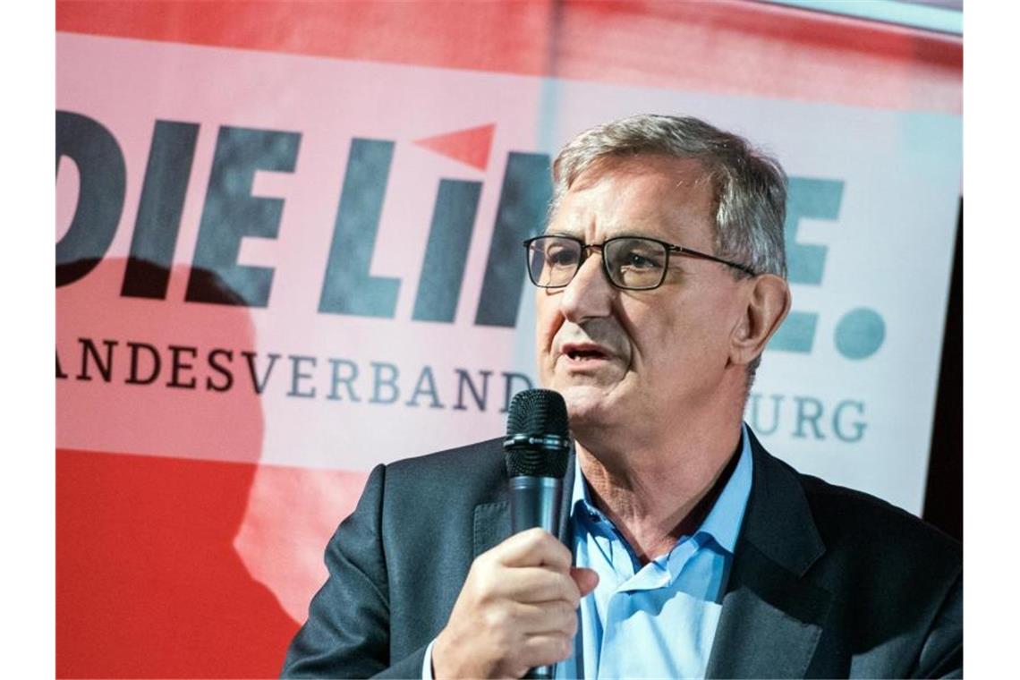 Bernd Riexinger, Bundesvorsitzender der Partei Die Linke, spricht bei einer Veranstaltung zu Parteimitgliedern. Foto: Daniel Bockwoldt/dpa/Archiv