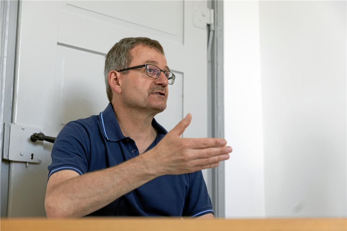 Bernhard Trefz beim Interview in der Turmstube: Der Historiker beschäftigt sich schon seit 1996 mit der Backnanger Stadtgeschichte.