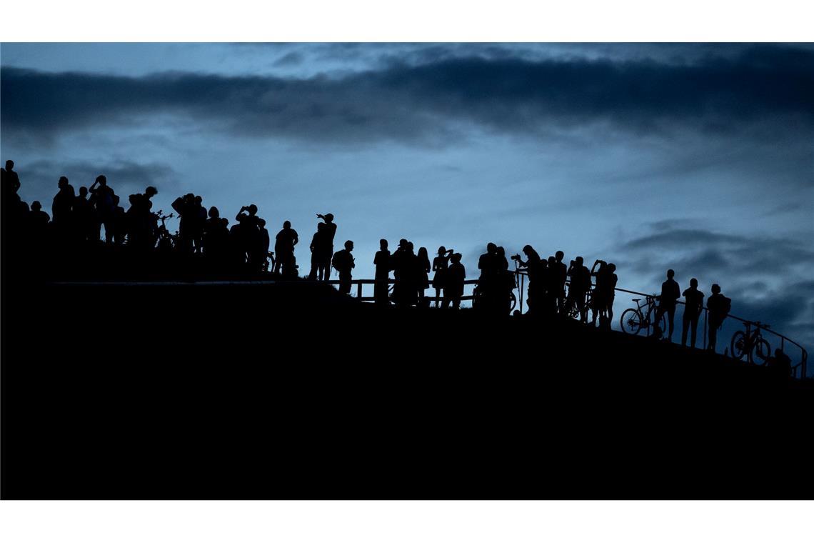 Darum ist der Mond trotz Finsternis heute nicht unsichtbar Besondere Ereignisse am Himmel locken immer viele Interessierte. (Archivbild)