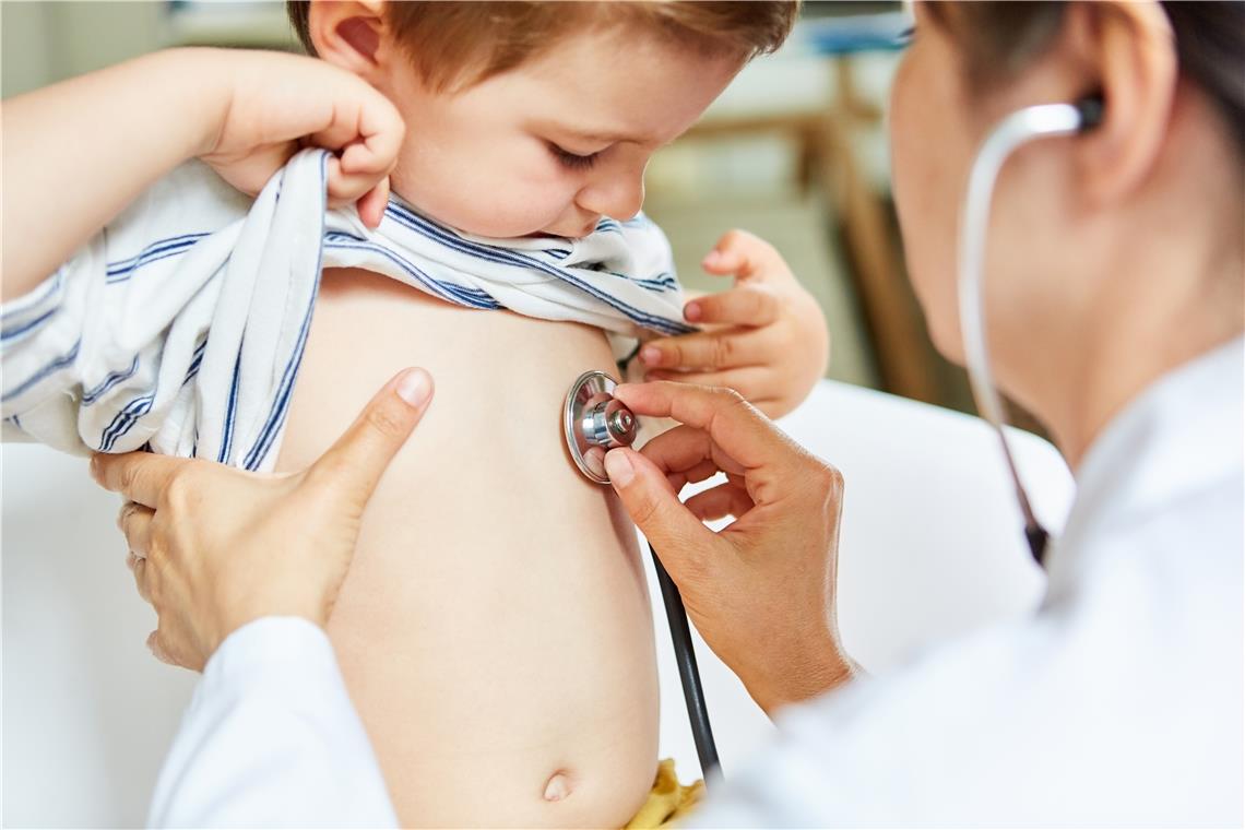 Krankheitswelle flacht nicht ab Besonders die Kinderärzte im Kreis kommen kaum noch hinterher. Neben wiederkehrenden Infektionskrankheiten hat auch die Zahl an psychosozialen Krankheiten zugenommen. Symbolfoto: stock.adobe.com/Robert Kneschke