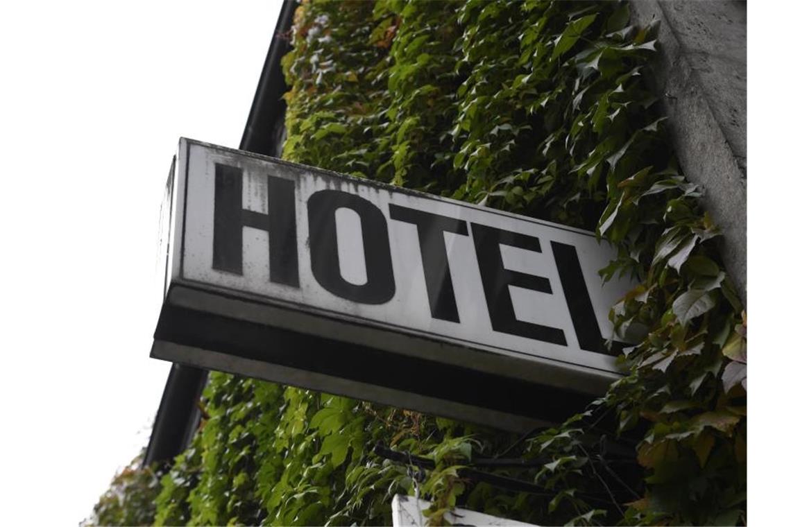 Besonders hart triffit die Corona-Pandemie die Hotelbranche - Rückgang von 81,9 Prozent in der Jahresfrist. Foto: Roberto Pfeil/dpa