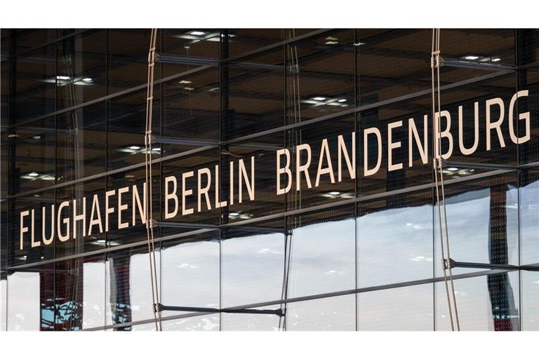 Besonders in der Umgebung von Flughäfen sind Drohnen in der Luft ein großes Sicherheitsrisiko.