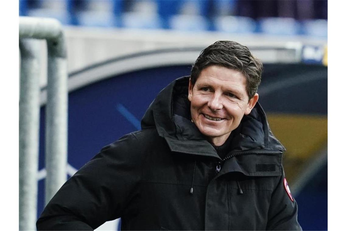 „Am besten endet es mit Pokal“: Frankfurts Chance Beste Aussichten für das Spiel gegen Fenerbahce Istanbul: Frankfurts Trainer Oliver Glasner ist guter Dinge. Foto: Uwe Anspach/dpa
