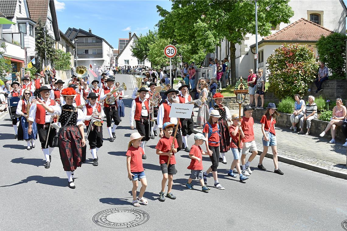 Besuch aus dem Schwarzwald. Die Trachtenkapelle Gündringen hatte einen weiten An...