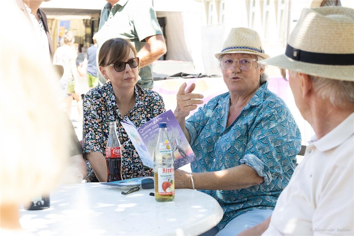 Besucherinnen und Besucher des Straßenfest am Sonntag.