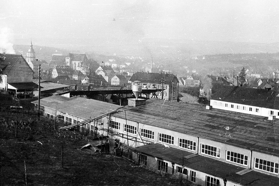 Betriebsgelände der Backnanger Firma Knapp im Vordergrund.