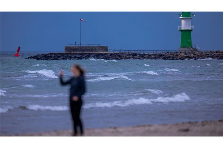 Betroffen vom jüngsten Fischsterben war die Küste von Markgrafenheide, Hohe Düne, Warnemünde bis Heiligendamm. (Archivbild)