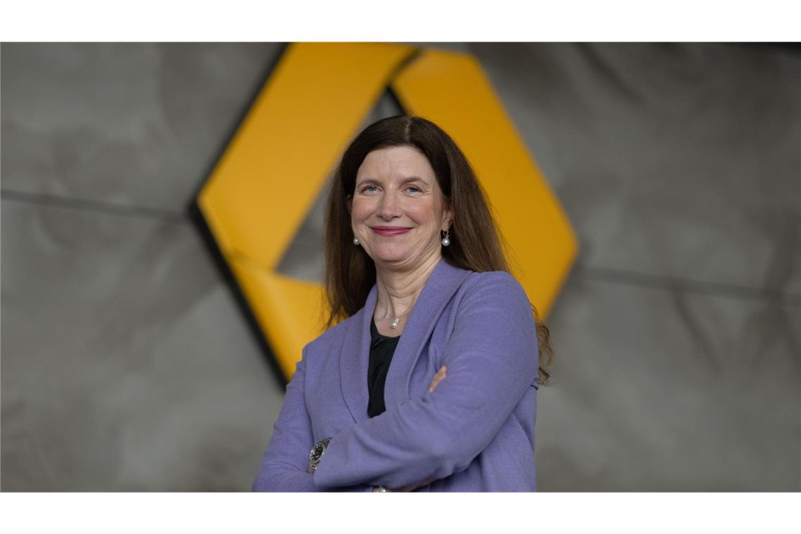 Bettina Orlopp, CEO der Commerzbank AG, erklärt, wie sie die Unabhängigkeit der Commerzbank retten will.