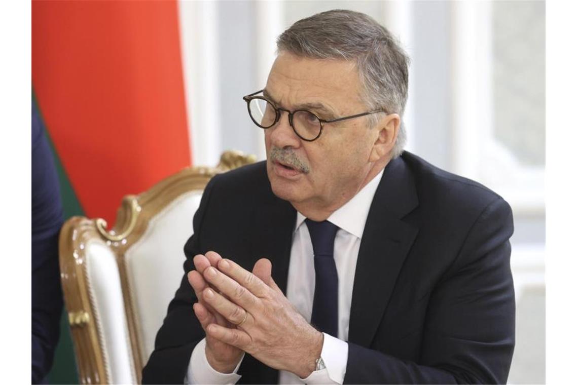 Internationaler Druck zu groß: Keine Eishockey-WM in Belarus Bezeichnete den WM-Entzug als „bedauerlich“, aber „unvermeidlich“: René Fasel, Präsident des Eishockey-Weltverbandes IIHF. Foto: Nikolai Petrov/POOL BelTA/dpa