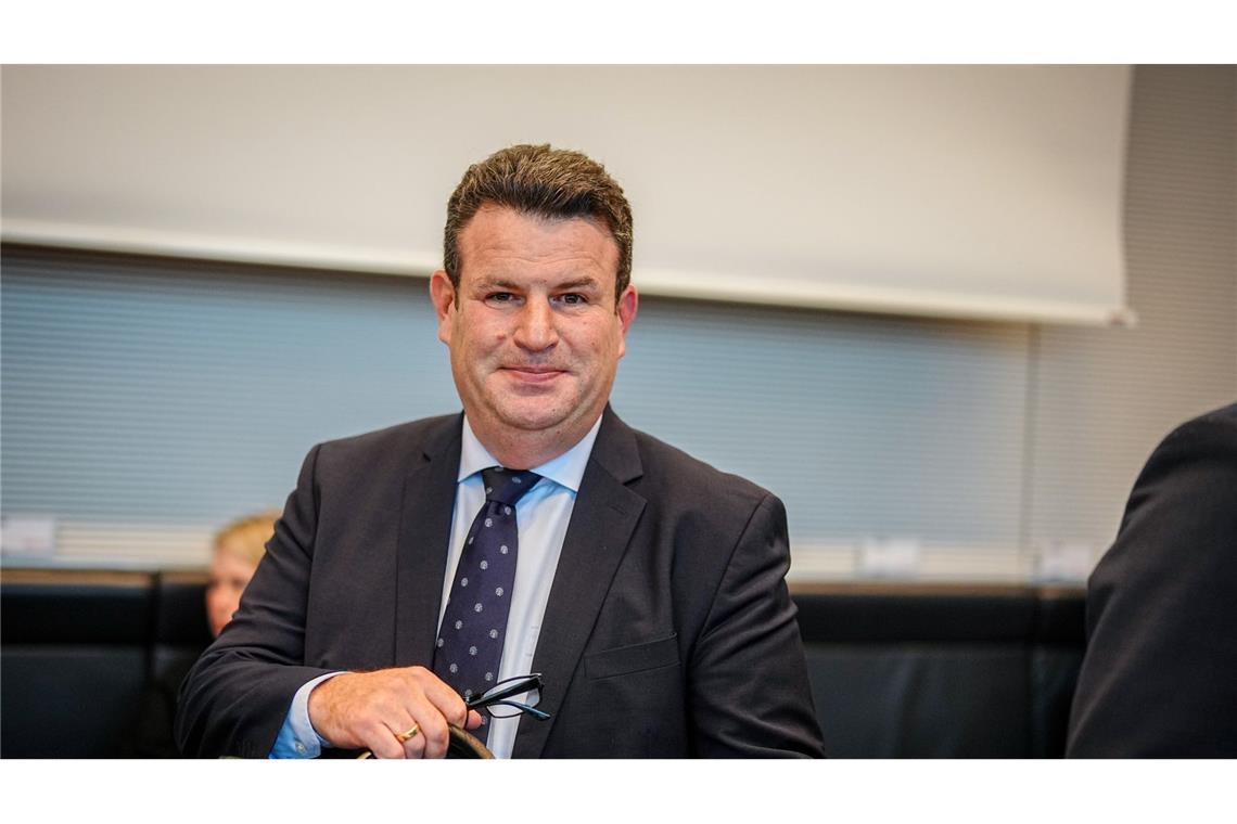 Das machen die Politiker der Ampel-Regierung heute <b>Hubertus Heil</b>, ehemaliger Bundesminister für Arbeit und Soziales, hat in seinem niedersächsischen Wahlkreis Gifhorn-Peine erneut das Direktmandat gewonnen und vertritt die Region weiterhin im Bundestag. Seit Juni 2025 ist er außerdem Beauftragter für Kirchen und Religionsgemeinschaften der SPD-Bundestagsfraktion.