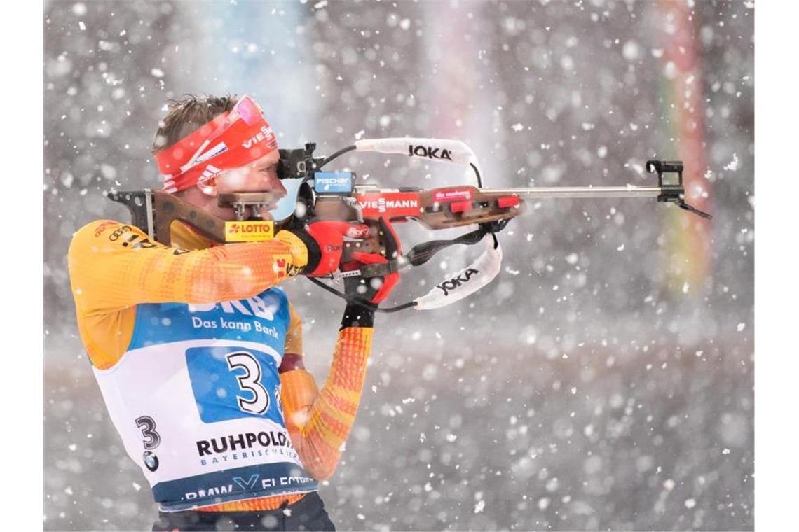 Zu viele Fehlschüsse: Biathleten in Staffel nur Fünfter Biathlet Benedikt Doll am Schießstand. Foto: Matthias Balk/dpa