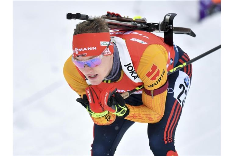 Biathlet Benedikt Doll belegte im Verfolgungsrennen den vierten Platz. Foto: Kerstin Joensson/AP/dpa