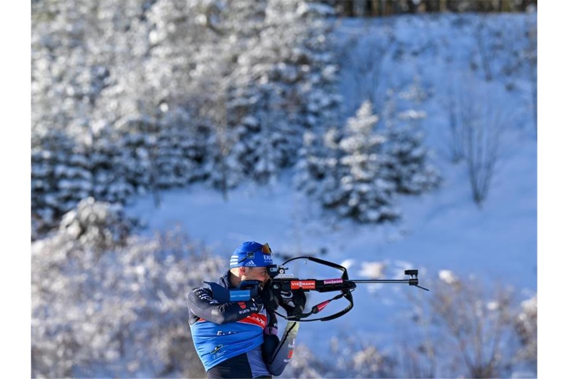 Das bringt der Wintersport am Freitag Biathlet Erik Lesser steht am Schießstand. Foto: Hendrik Schmidt/dpa-Zentralbild/dpa
