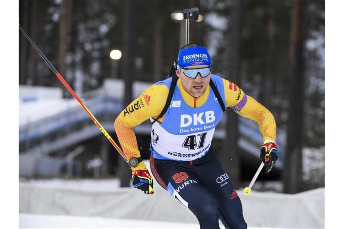 Biathlet Erik Lesser wurde beim Weltcup-Auftakt in Finnland Dritter. Foto: Markku Ulander/Lehtikuva/dpa