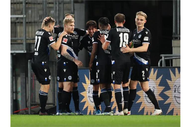 Bielefeld verlässt durch den Sieg gegen Freiburg vorerst die Abstiegsränge. Foto: Friso Gentsch/dpa