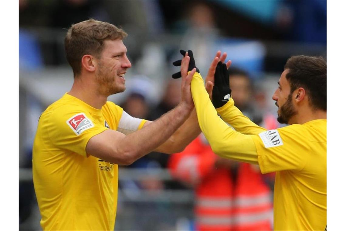 Bielefeld an Tabellenspitze zurück - VfB und HSV patzen