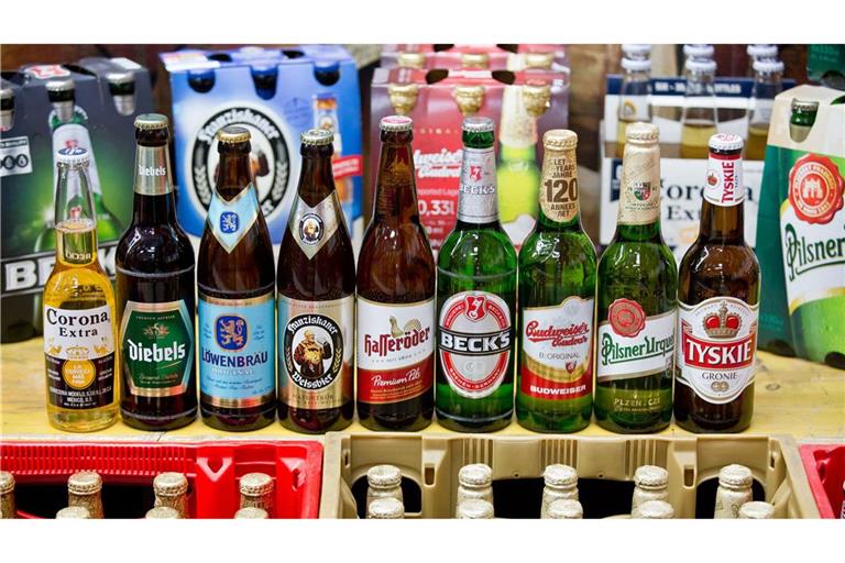 Bierflaschen-Sortiment von InBev.